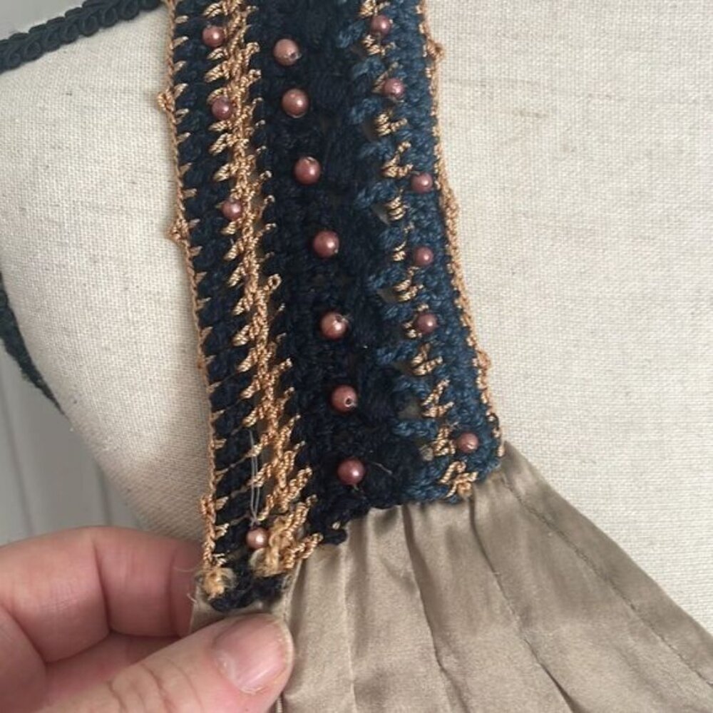 Beautiful Silk summer top - Picture 2 of 6